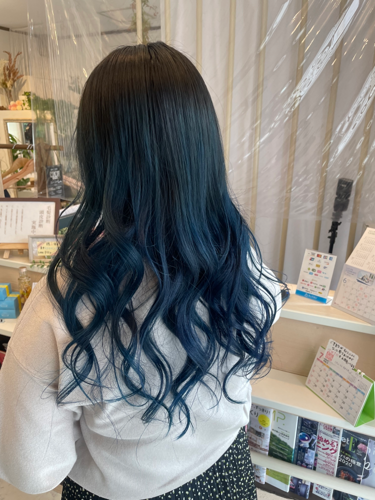 ロング × ブルーグラデーションカラー
